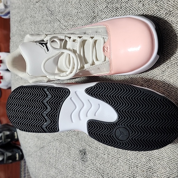 Women's Jordan Hi-Top Pink and White - Picture 3 of 5